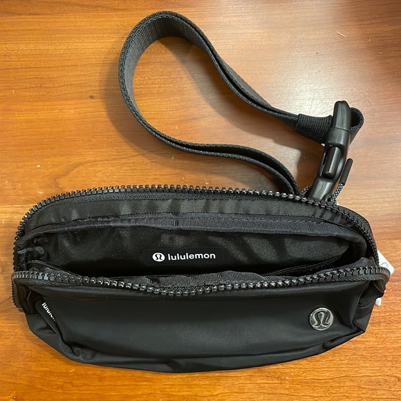 NWT Lululemon - Everywhere Belt Bag - Black - Picture 3 of 3